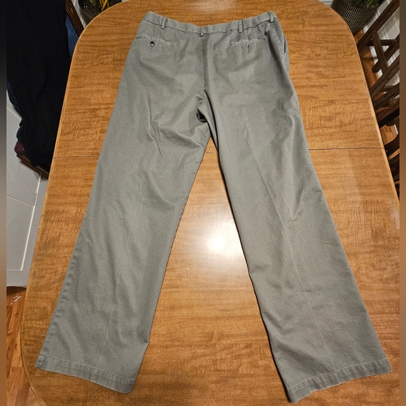 Men's Haggar Slacks Olive Khaki Green 42x34 Classic Fit Work To Weekend MJ1 - Picture 1 of 14